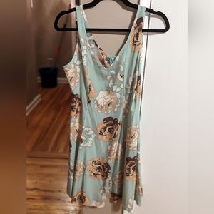 Bee Stitched floral dress, size medium